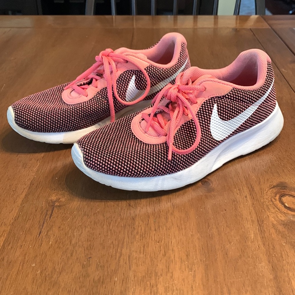 Nike sneakers, women’s size 7.5, pink and black